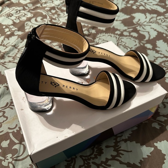 Katy Perry black and white lucite heels reminiscent of 1959 Swim Barbie. New! - Picture 2 of 11